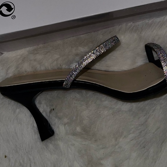 Open-toe
Sandals With Crystal Embellished Straps, High Heels - Picture 3 of 4